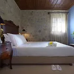 Semantron Traditional Village Hotel