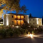 Semantron Traditional Village Hotel