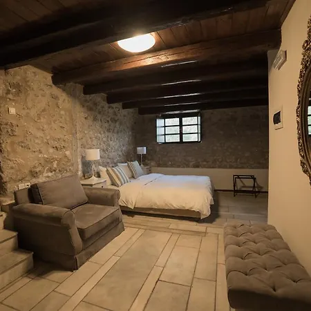 Hotel Semantron Traditional Village