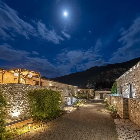 Semantron Traditional Village Hotel