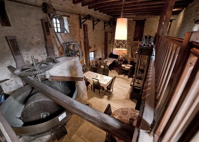 Semantron Traditional Village 4*