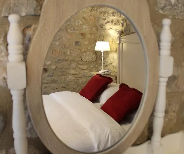 Semantron Traditional Village Hotel