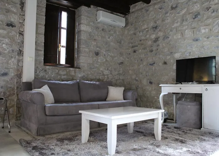 Hotel Semantron Traditional Village Diakopto