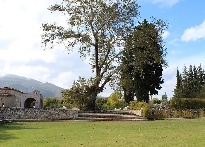 Semantron Traditional Village Hotel