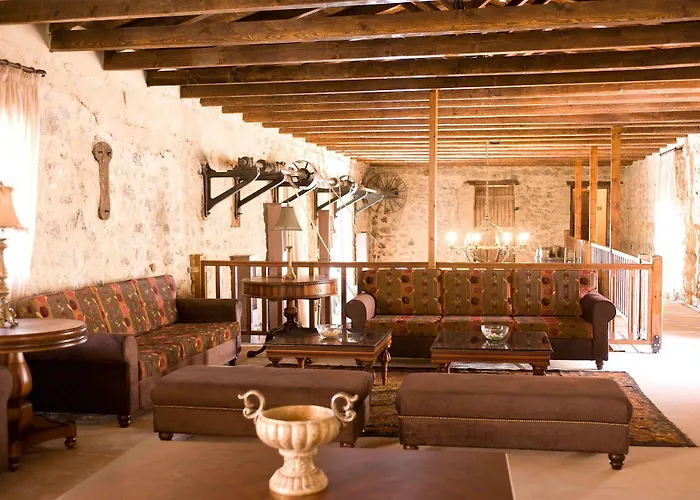 Hotel Semantron Traditional Village