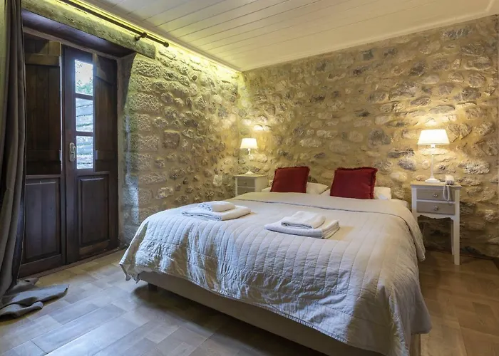 Hotel Semantron Traditional Village